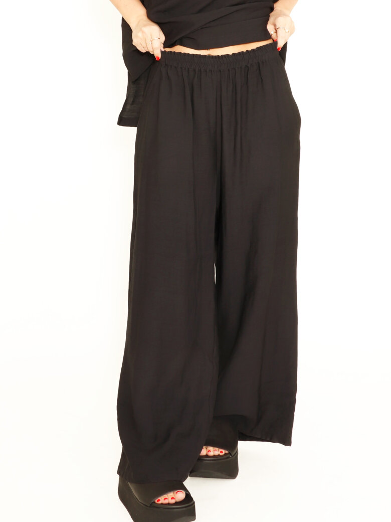 Xenia Design - Pants with wide legs and a wrinkled elastic waist band