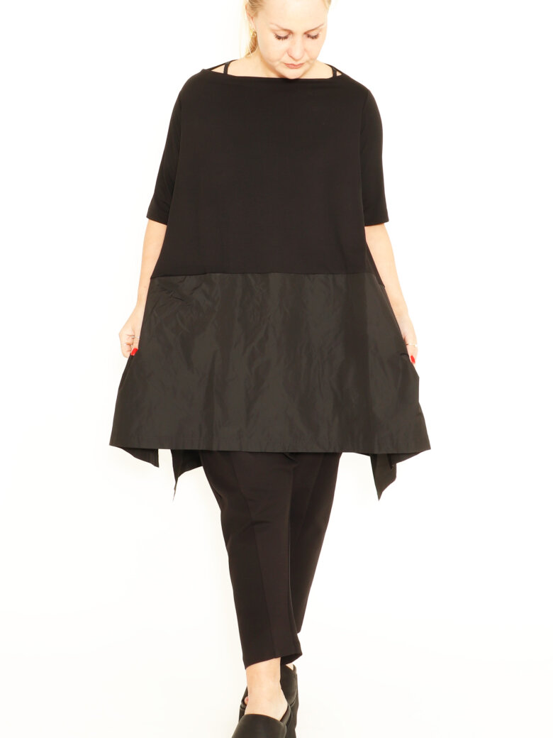 Xenia Design - Oversize XD tunic with a front pocket