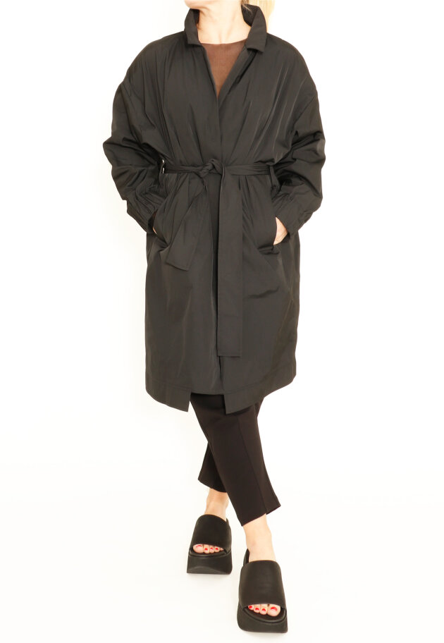 Xenia Design - Half long trench with buttons, pockets and a waist tie