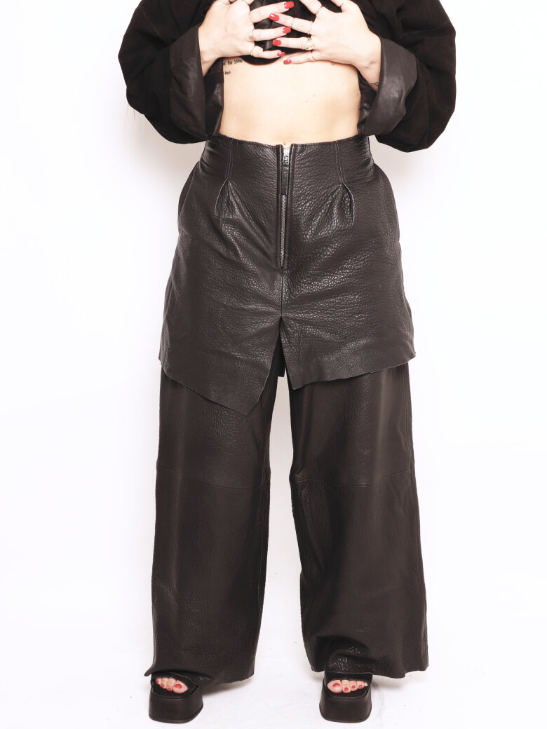 Sort Aarhus - Shrunked leather pants with pockets and zipper