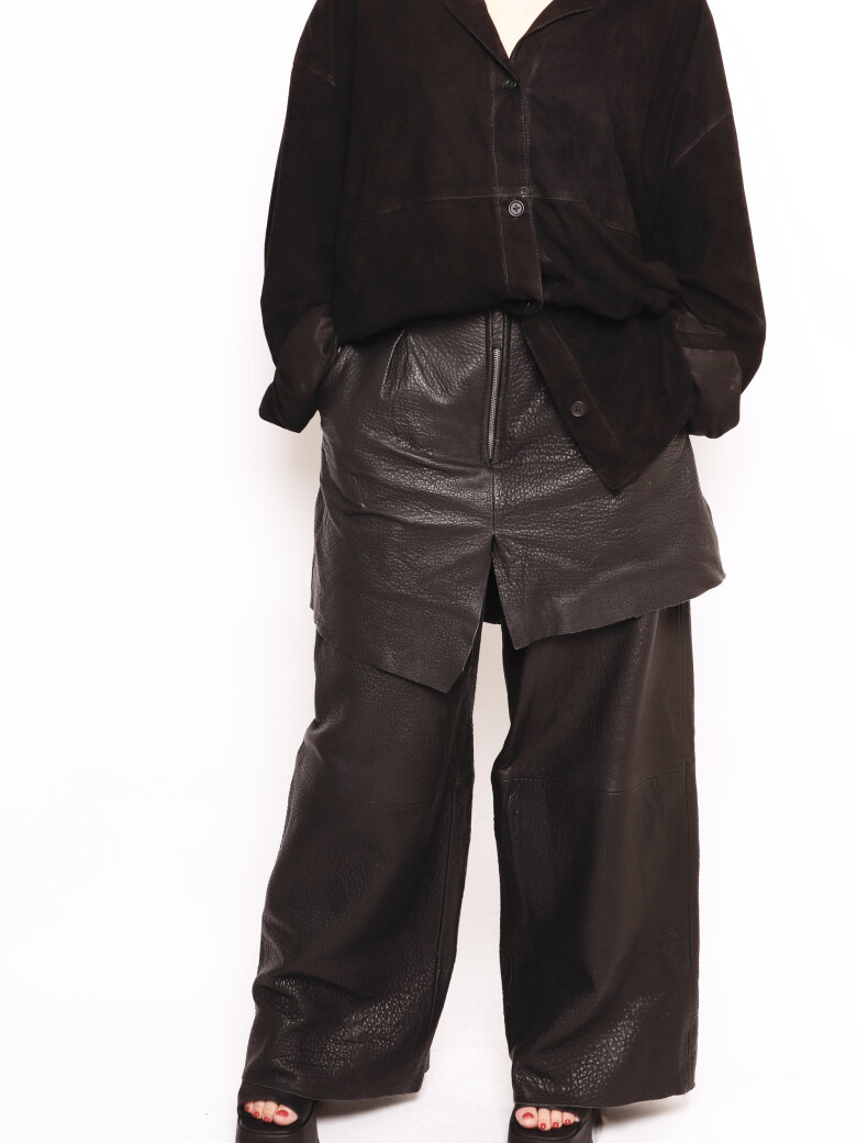 Sort Aarhus - Shrunked leather pants with pockets and zipper