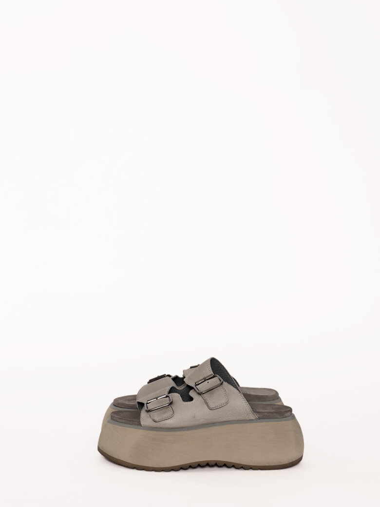 Lofina sandal med spænder