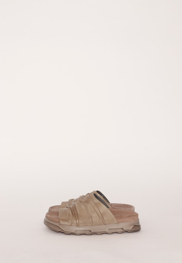 Lofina - Sandal with a footbed sole