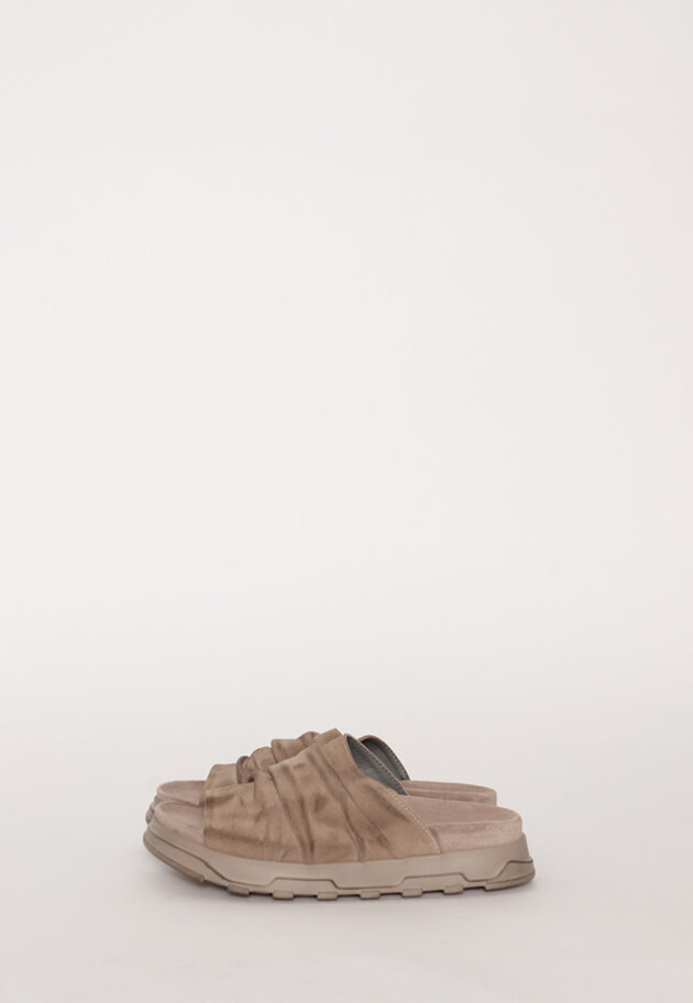 Lofina - Sandal in suede with a footbed sole