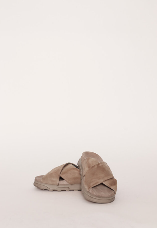 Lofina - Sandal in suede with a footbed sole