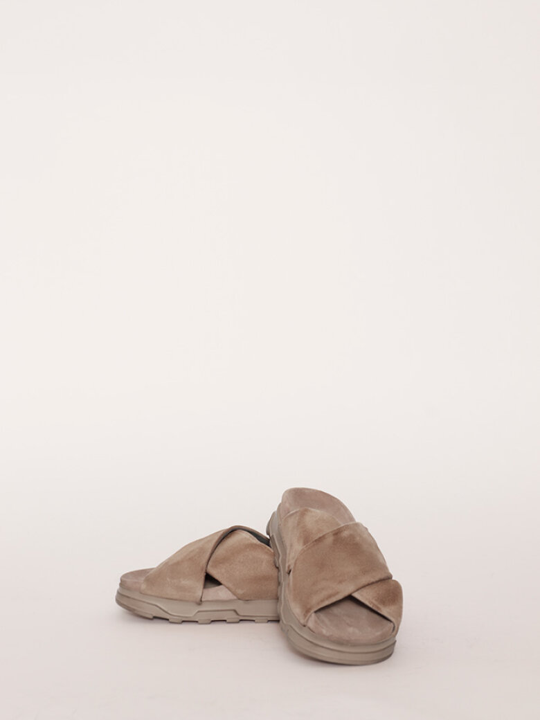 Lofina - Sandal med fodsengssål i ruskind