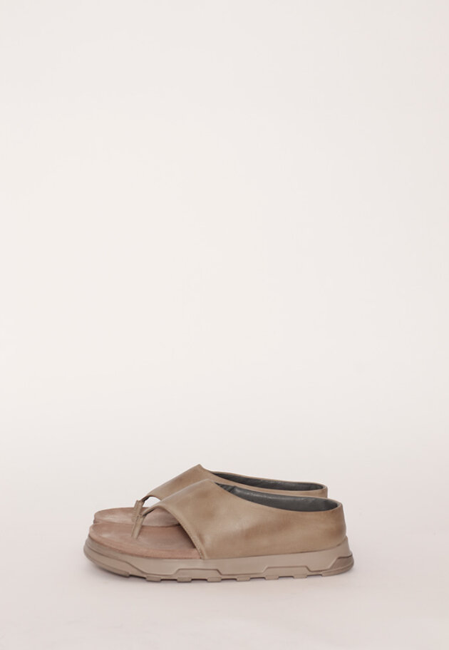 Lofina - Sandal with a footbed sole