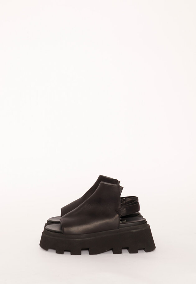 Lofina - Sandal with micro sole and a brake