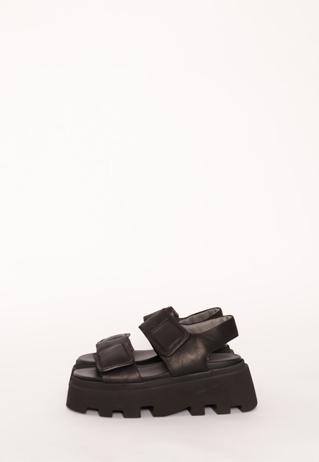 Lofina - Sandal with micro sole and velcro