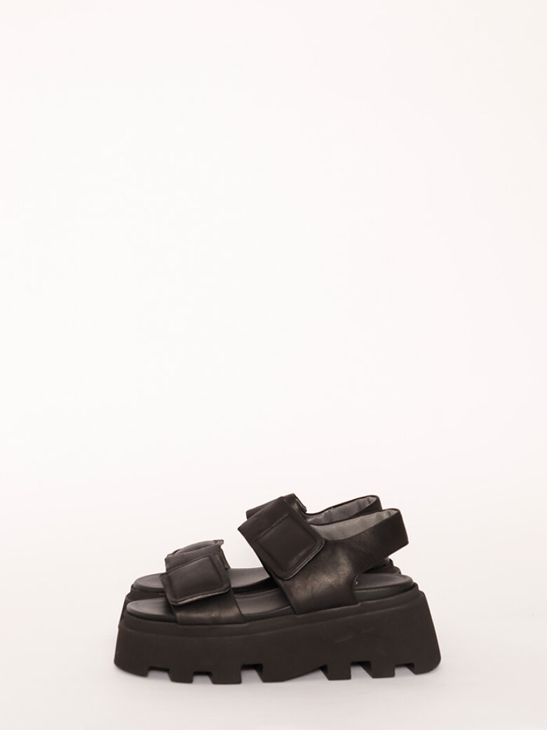 Lofina - Sandal with micro sole and velcro