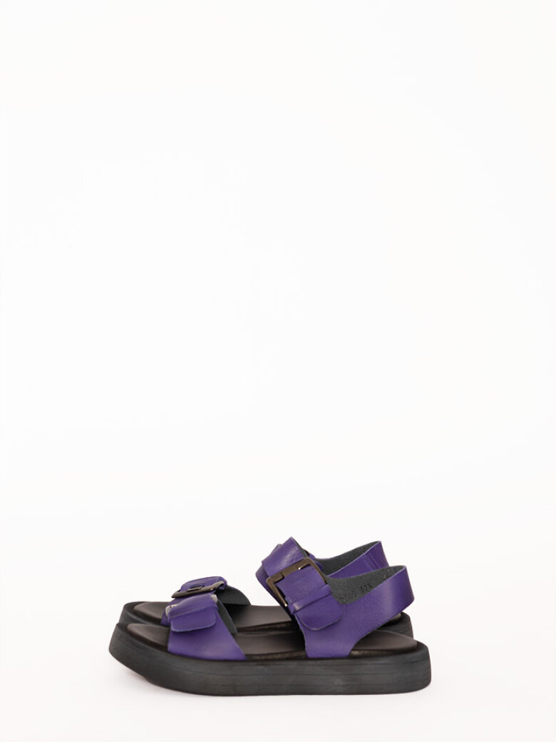 Lofina - Sandal with a rubber sole and buckle