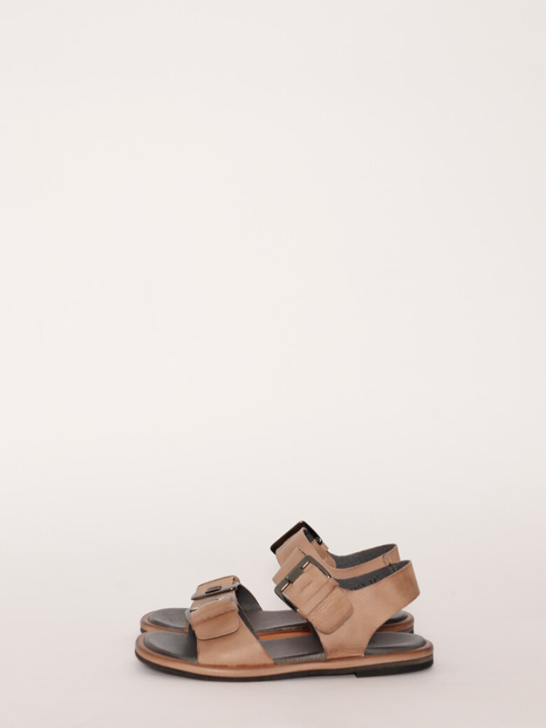 Lofina - Sandal med lædersål og spænde