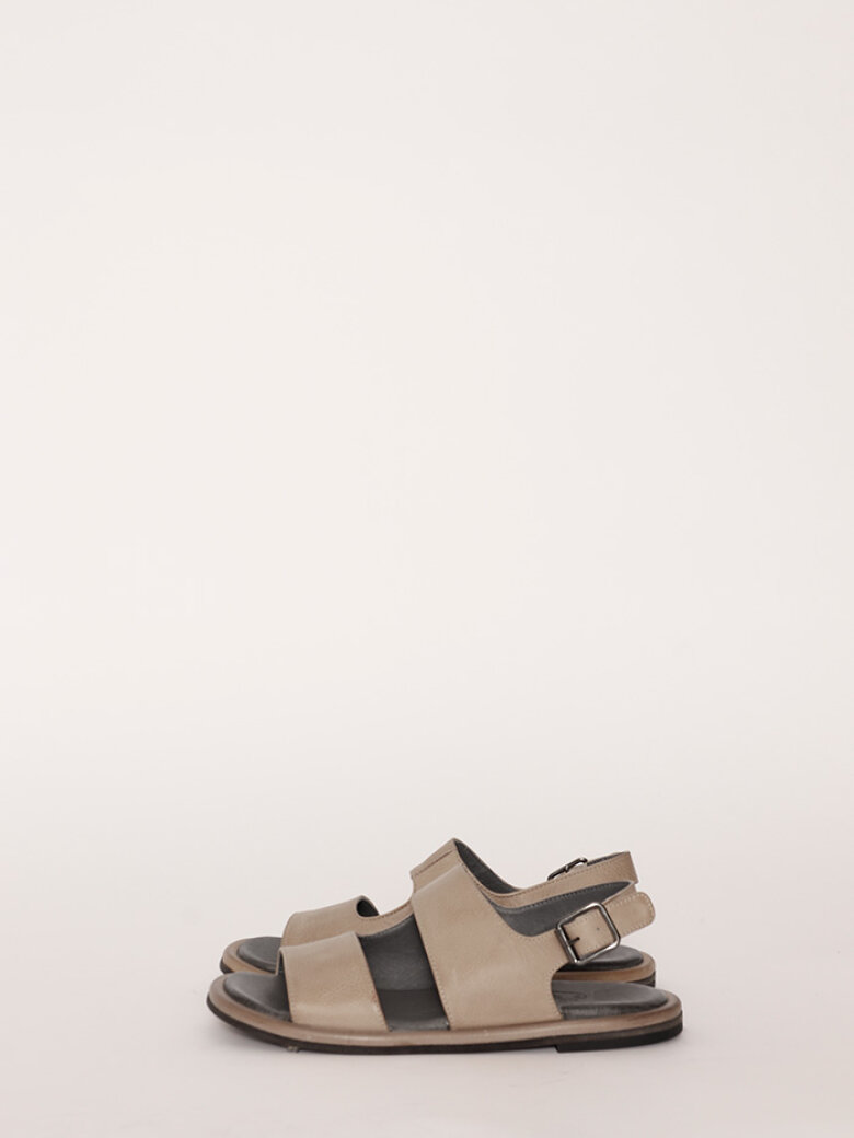 Lofina - Sandal with a leather sole and a strap