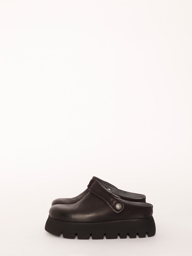 Lofina - Shoe with micro sole and a brake