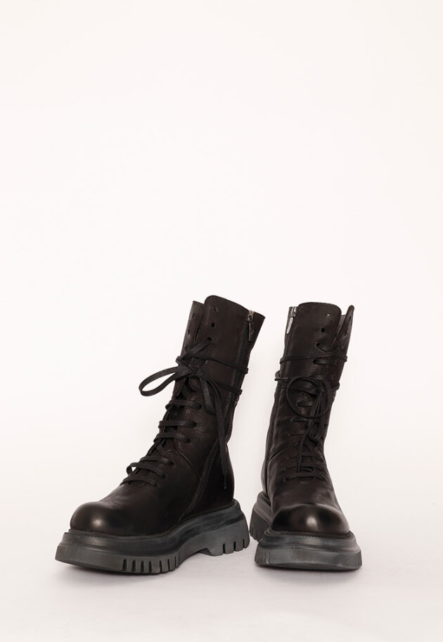 Lofina - Bootie with a micro sole and laces