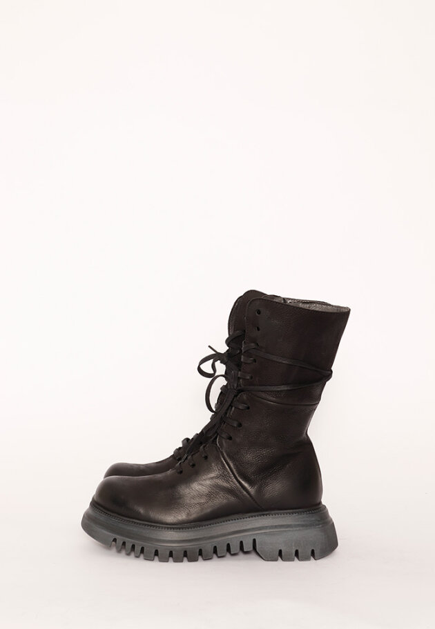 Lofina - Bootie with a micro sole and laces