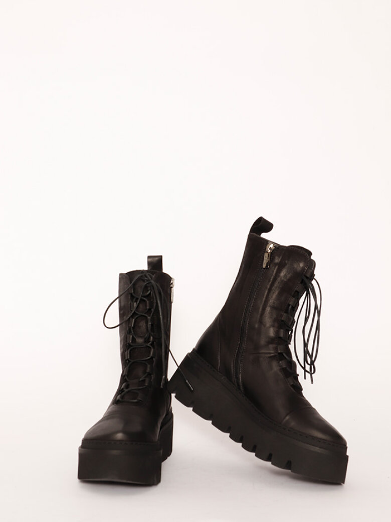 Lofina - Long boots with laces and micro sole