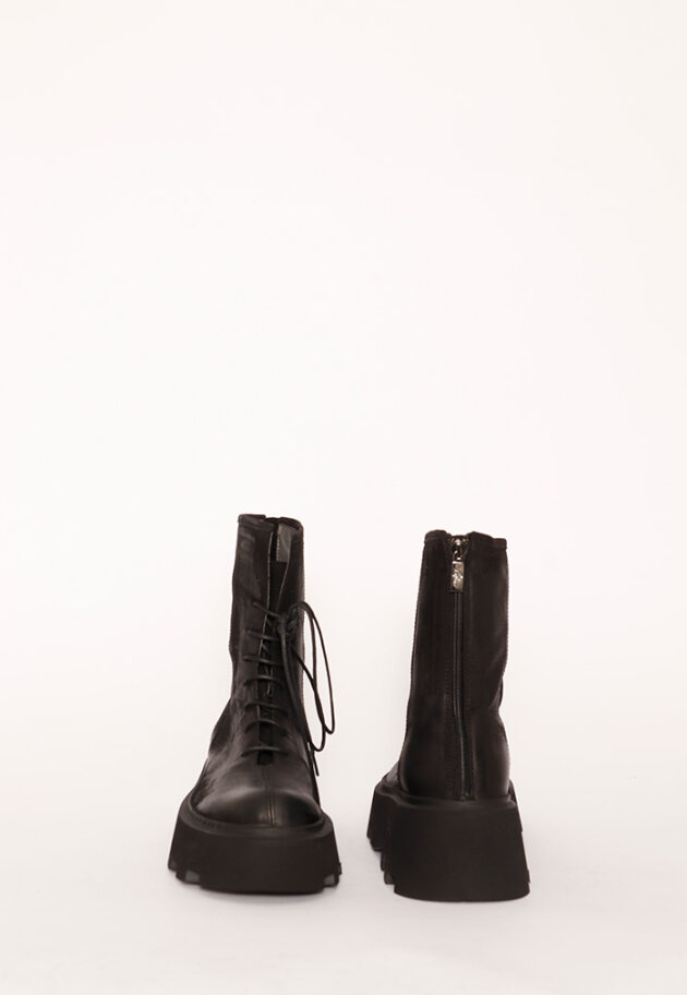Lofina - Lofina boot with a chunky sole and zipper