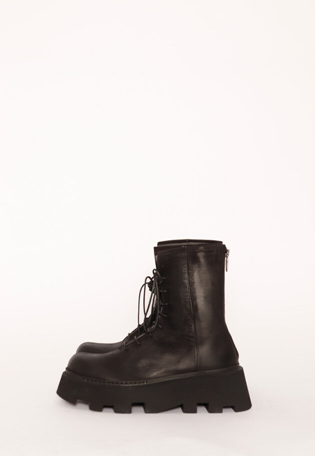 Lofina - Lofina boot with a chunky sole and zipper