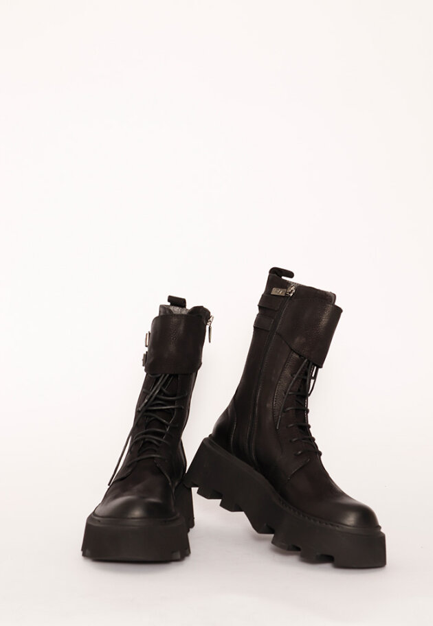 Lofina - Lofina boots with a chunky sole and zipper