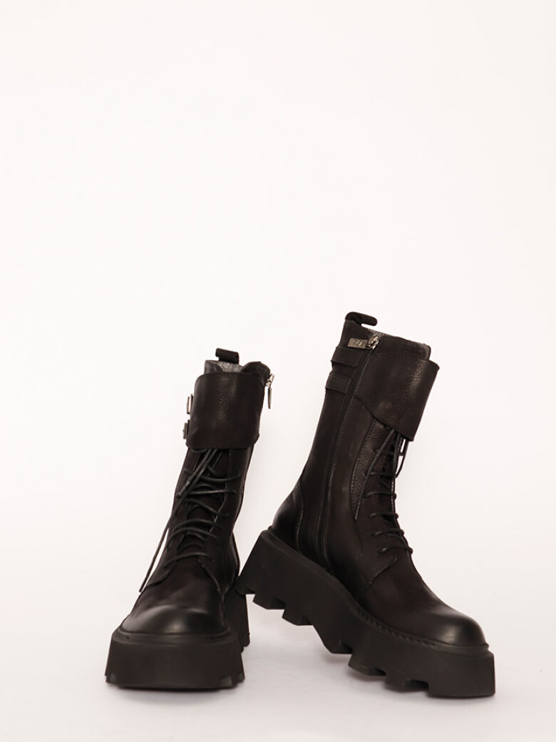 Lofina - Lofina boots with a chunky sole and zipper