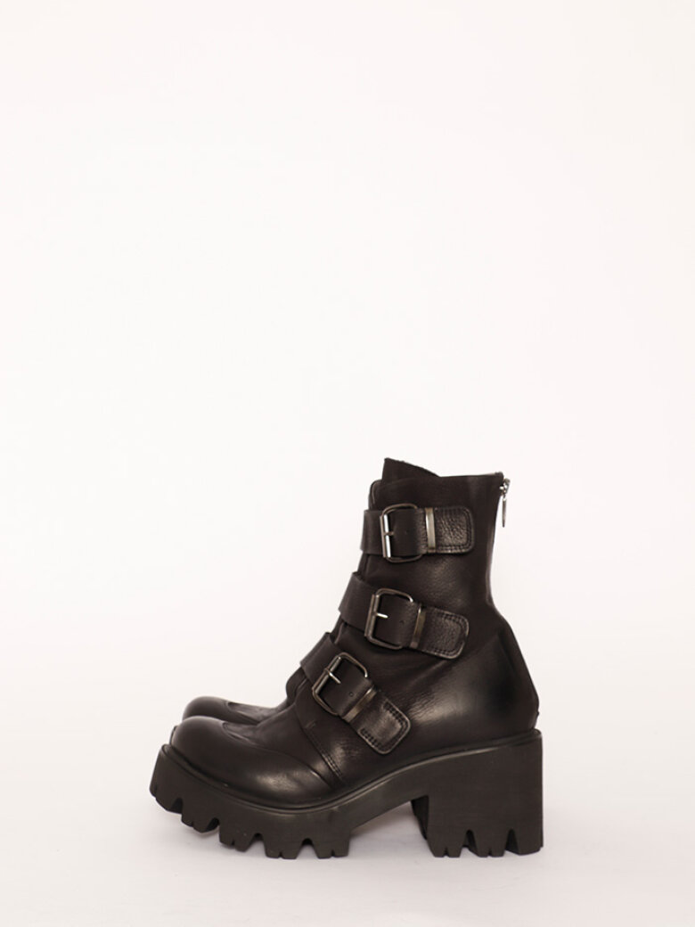Lofina - Lofina boots with buckles and a micro sole