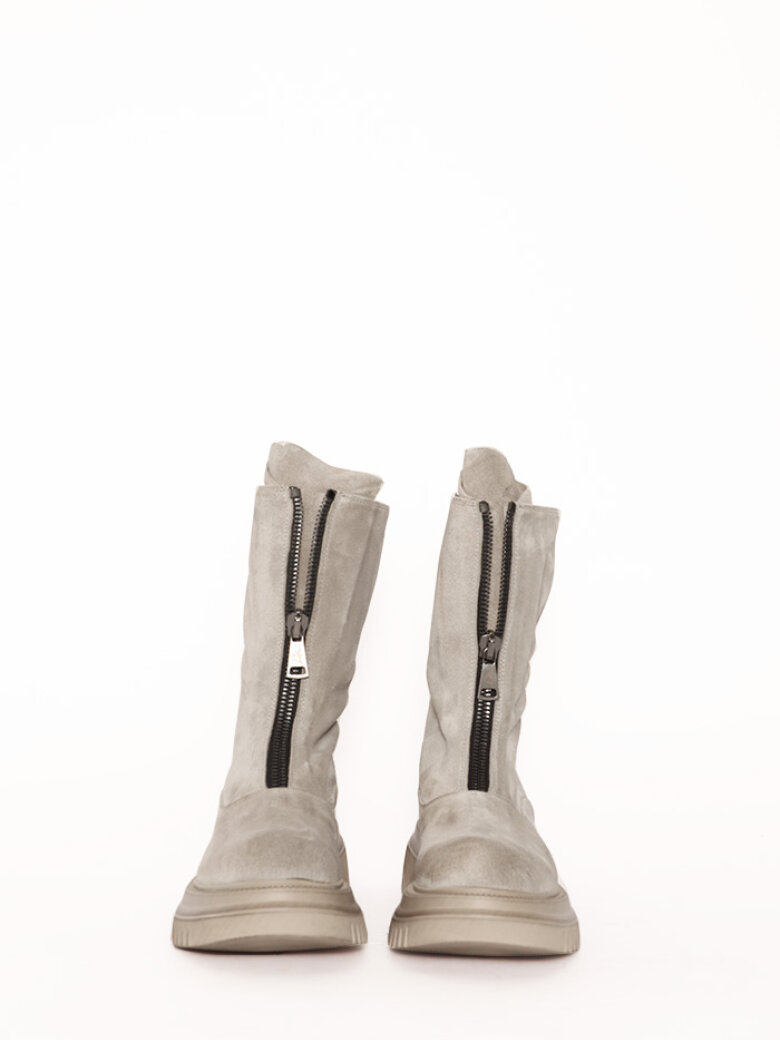 Lofina - Støvle med chunky microsål og lynlås