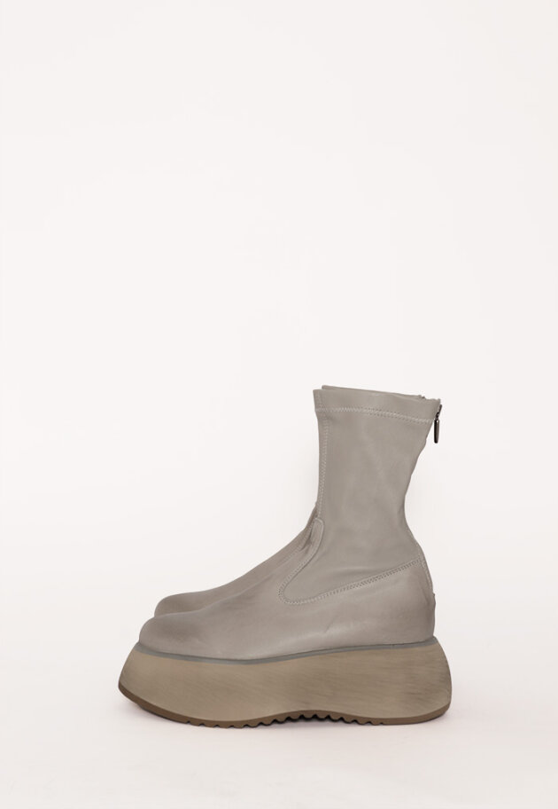 Lofina - Bootie with a zipper and stretch skin
