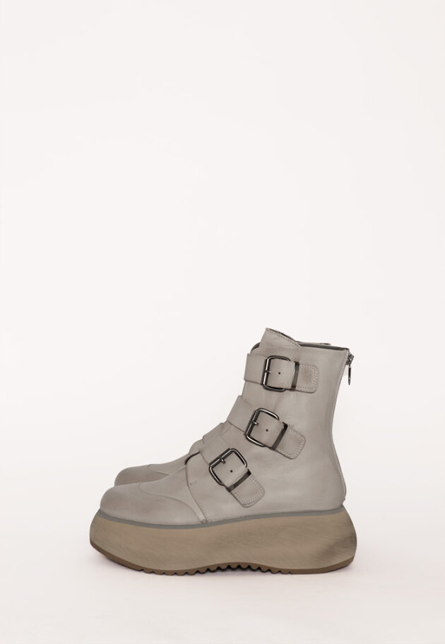 Lofina - Boot with chunky sole and buckles