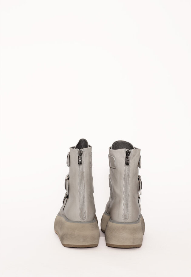 Lofina - Boot with chunky sole and buckles