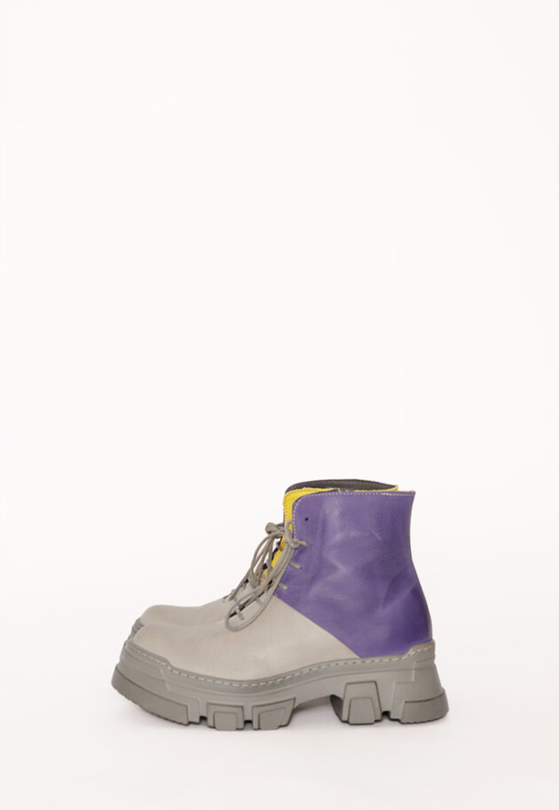 Lofina - Lofina boot with a micro sole, zipper and laces