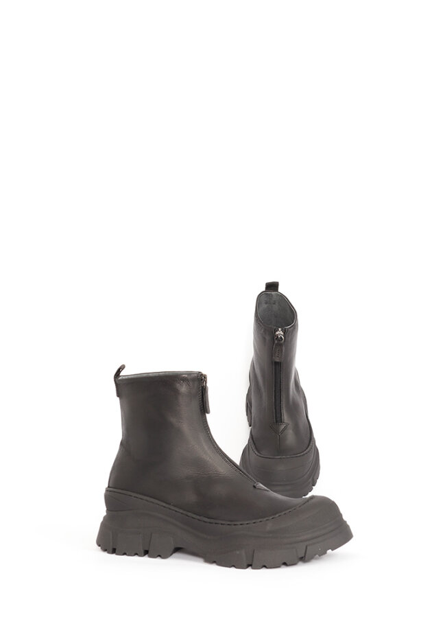 Lofina - Chunky bootie with front zipper