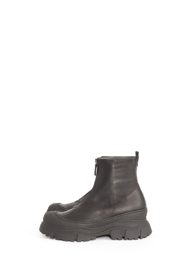 Lofina - Chunky bootie with front zipper