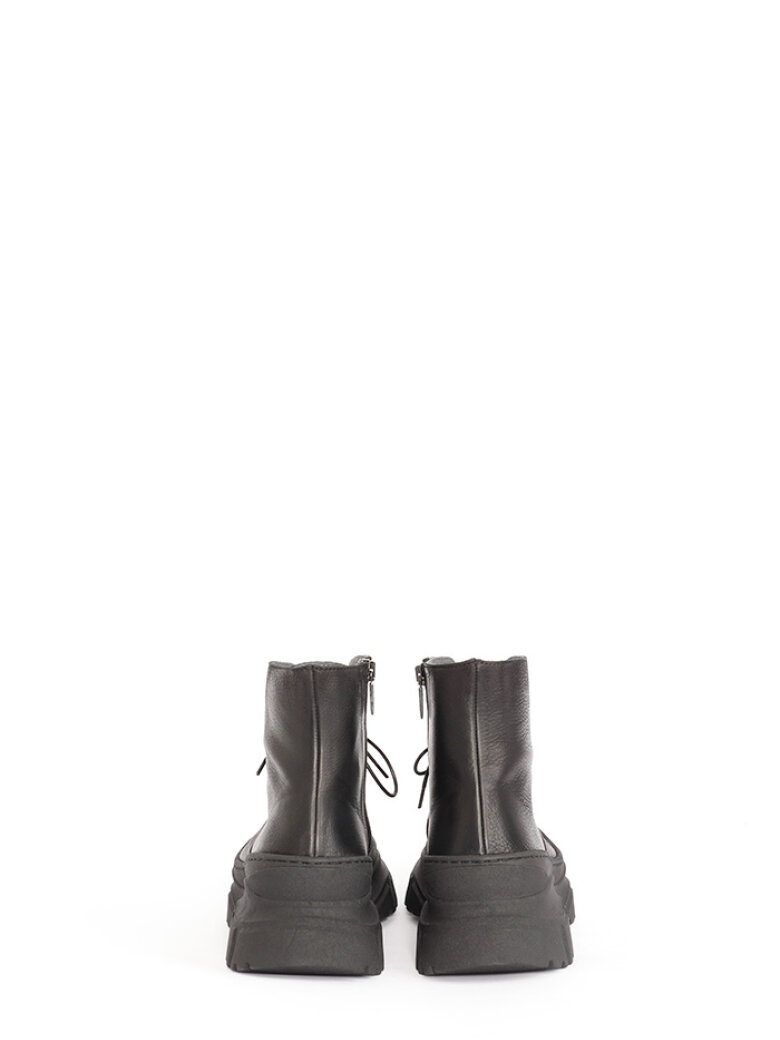 Lofina - Chunky bootie with laces and a zipper