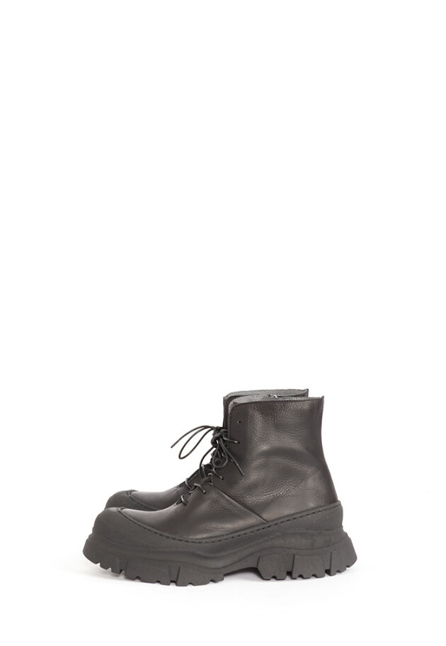 Lofina - Chunky bootie with laces and a zipper