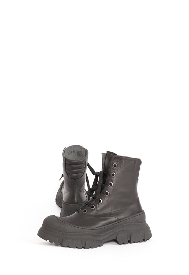 Lofina - Chunky bootie with laces