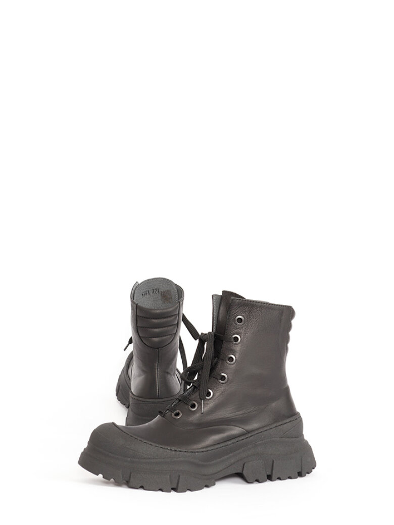 Lofina - Chunky bootie with laces