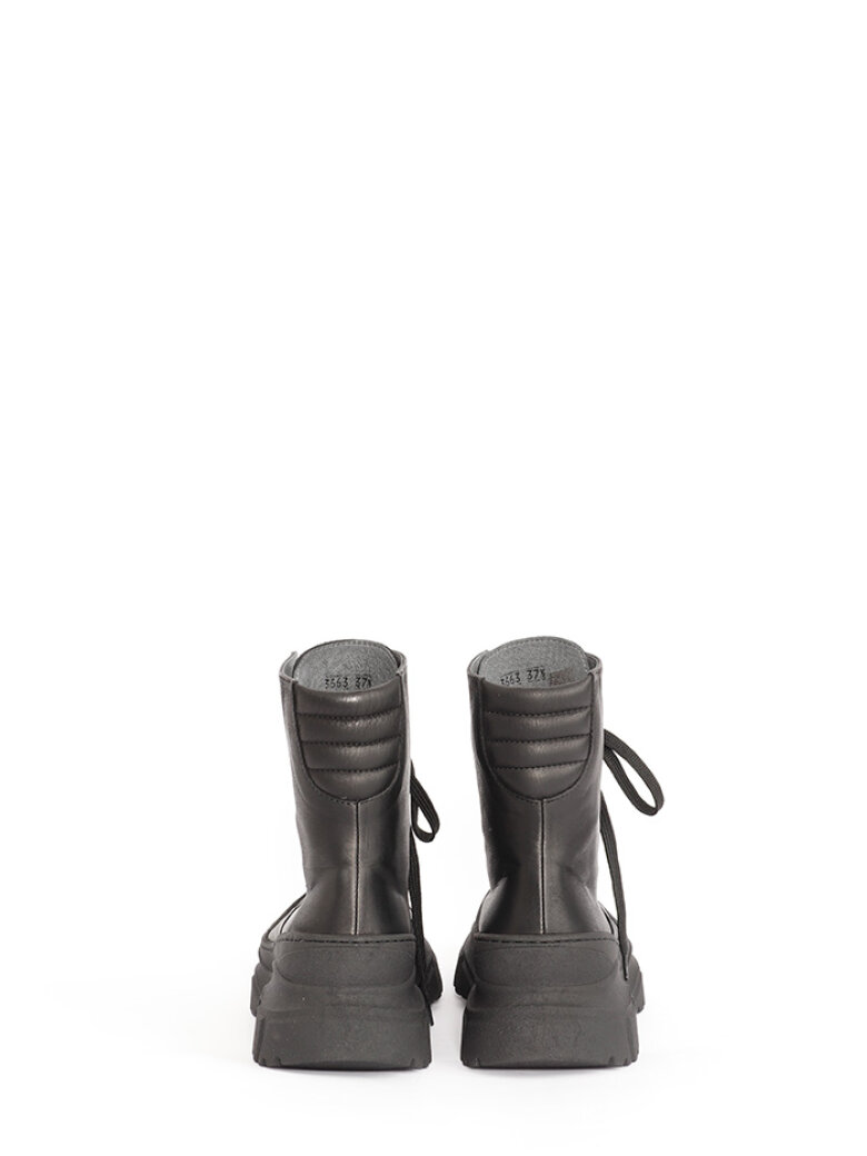 Lofina - Chunky bootie with laces