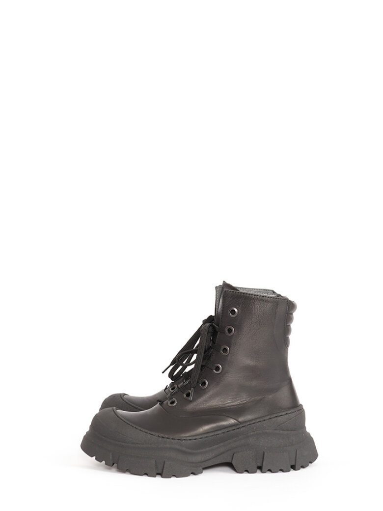 Lofina - Chunky bootie with laces