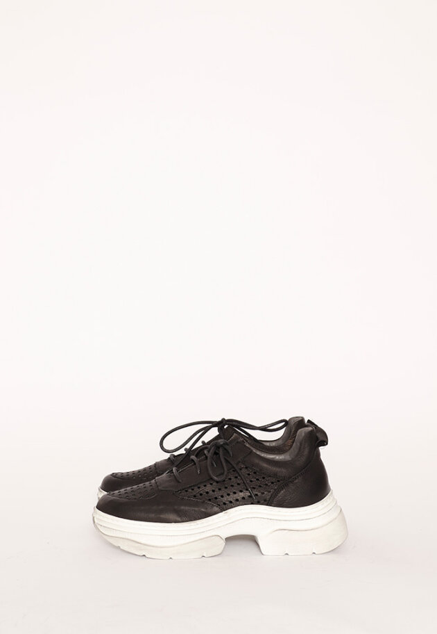 Lofina - Sneaker with a white sole