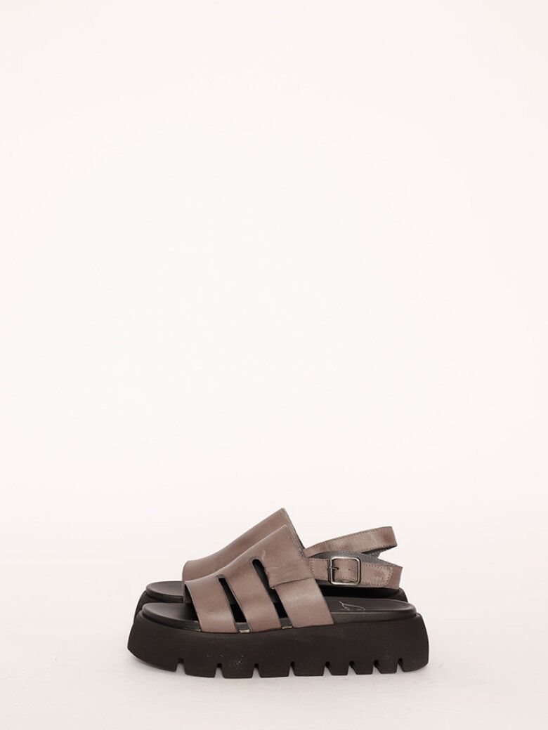 Lofina sandal med spænde