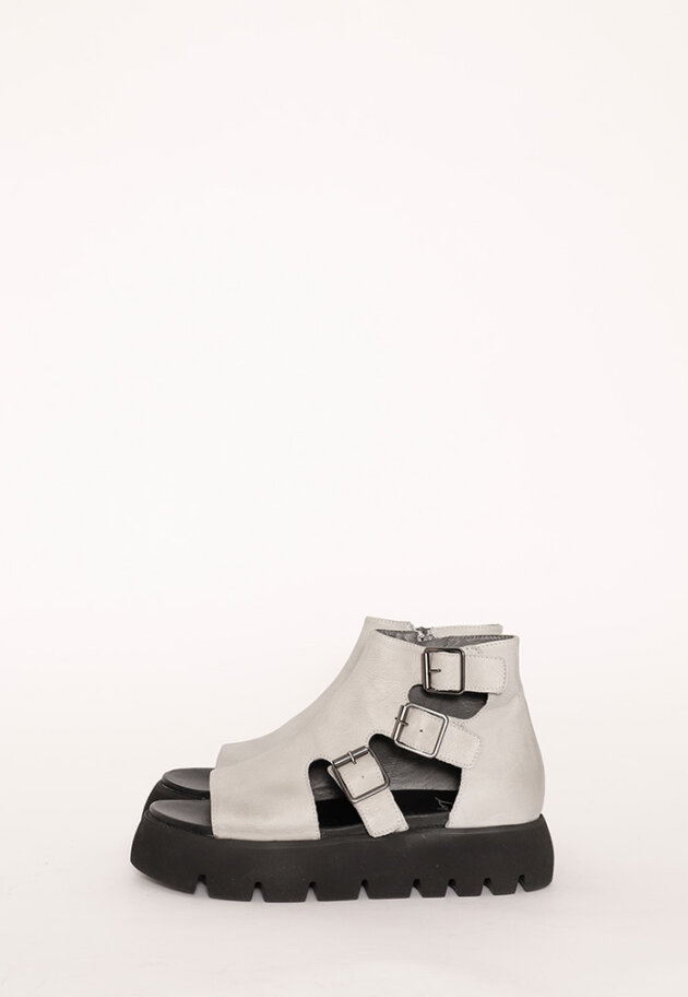 Lofina - Lofina sandal with a zipper and buckles
