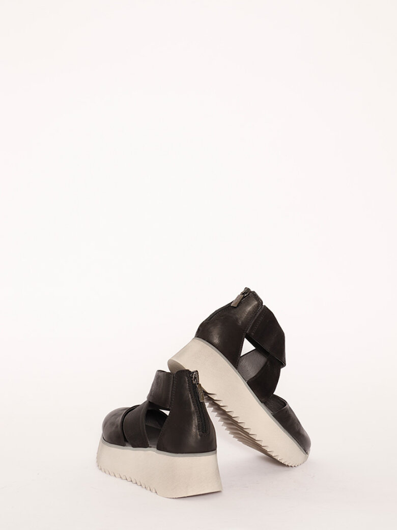 Lofina - Shoe with a micro sole