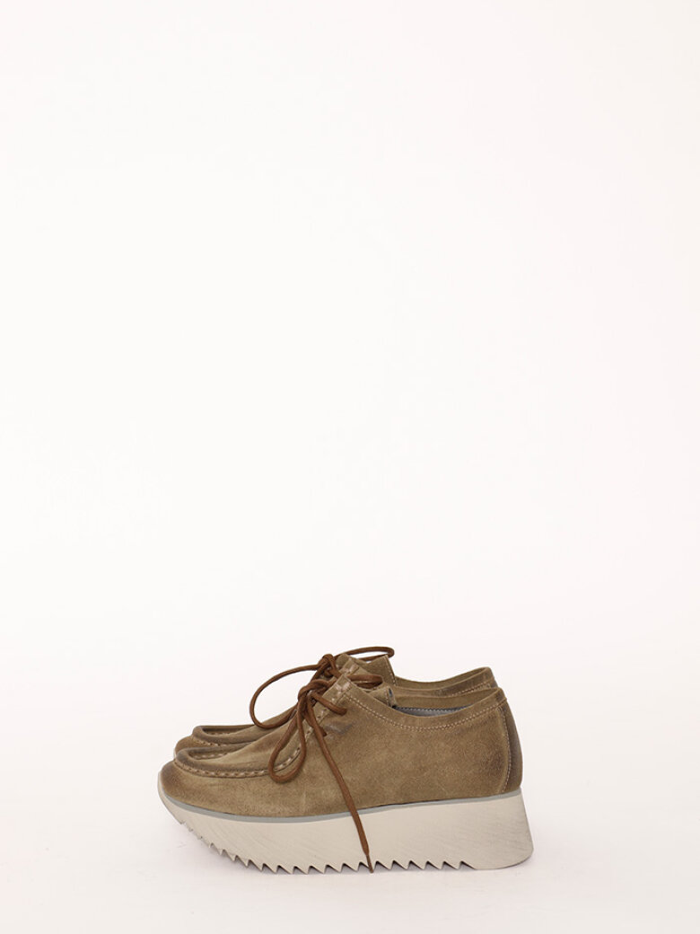 Lofina - Shoe with a light sole 