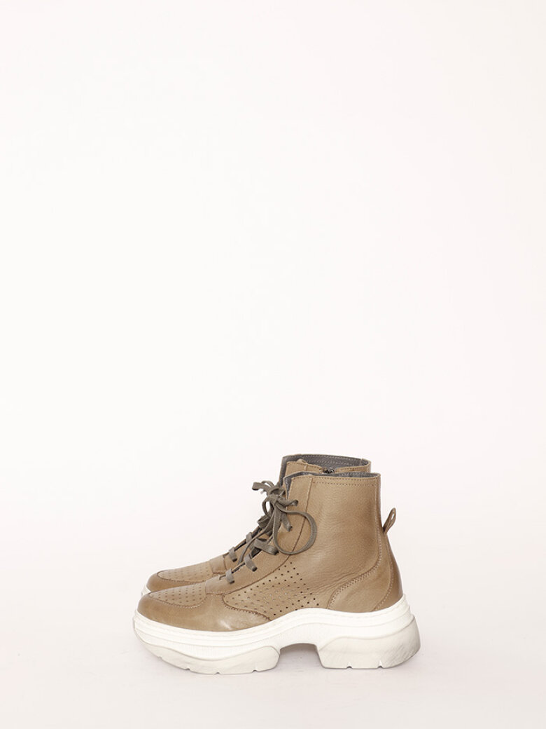 Lofina - Sneaker med hvid sål