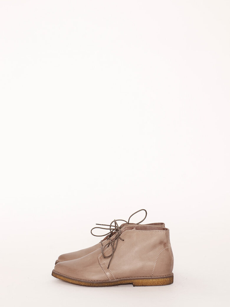 Lofina - Desert boot with a raw rubber sole