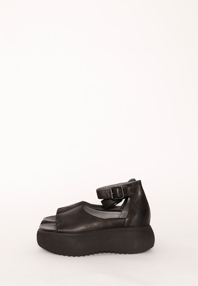 Lofina - Lofina sandal with a buckle