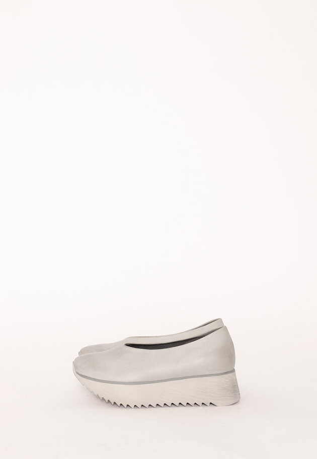 Lofina - Lofina shoe with a light sole