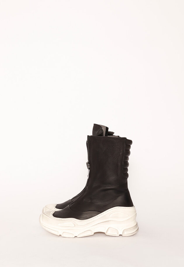 Lofina - Bootie with a micro sole and zipper