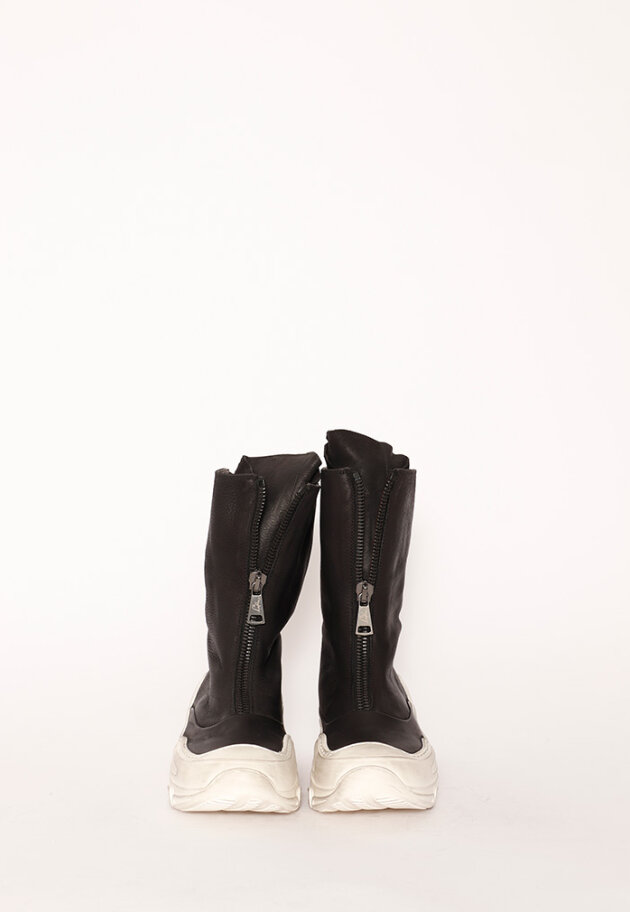 Lofina - Bootie with a micro sole and zipper
